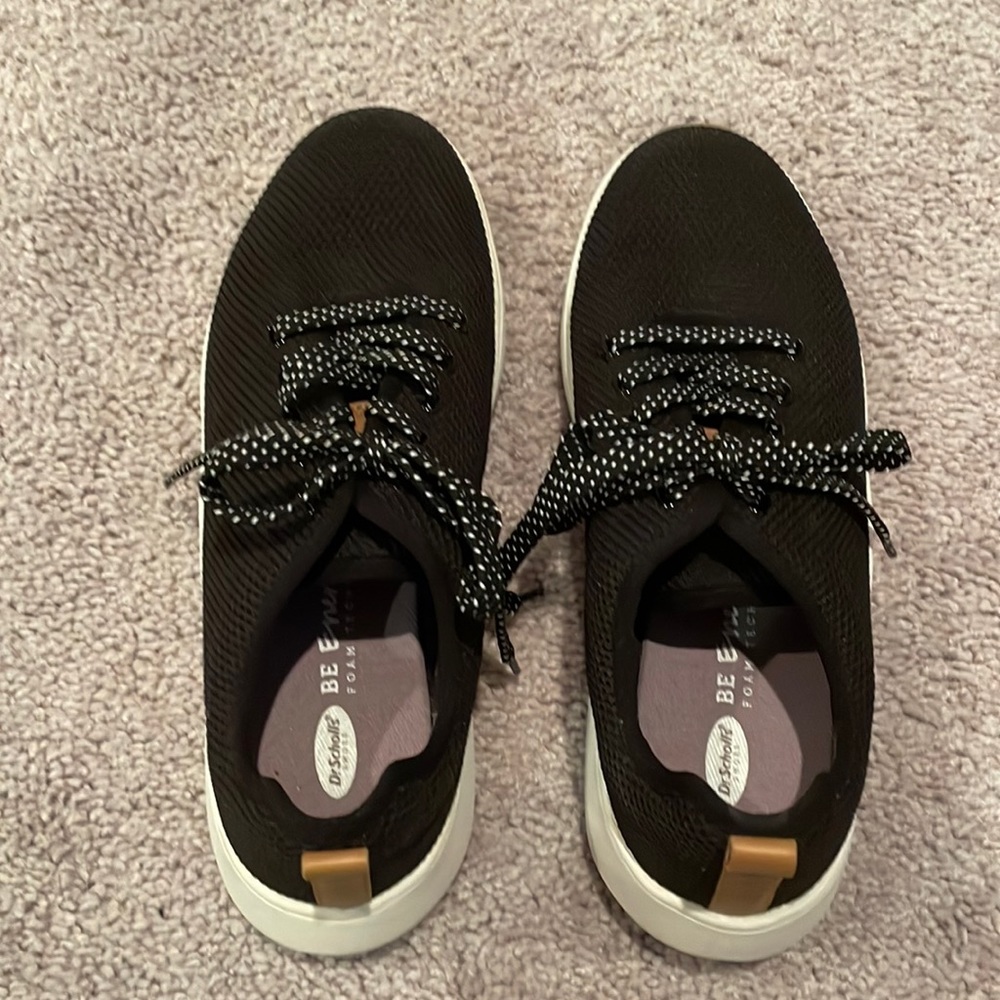EUC Dr School’s black lace up tennis shoes size 8 wide